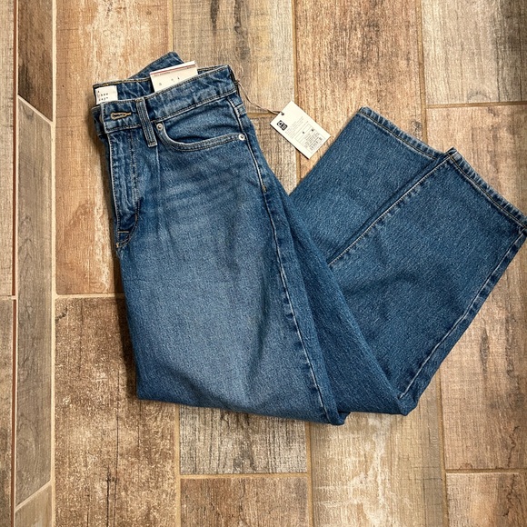 NEW Tapered Leg Highest Rise Blue Jeans Size 4 Regular - Picture 1 of 4